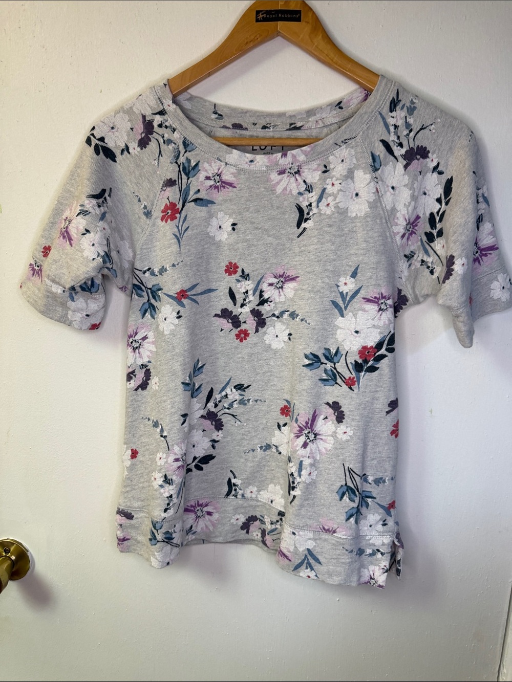 LOFT Light Gray Floral Short Sleeve Top